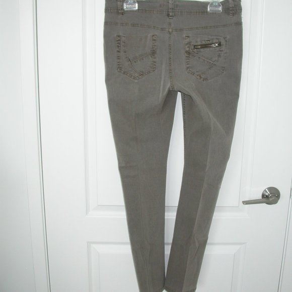 Light Brown Denim Yessica (German) Skinny Jeans - Picture 5 of 7